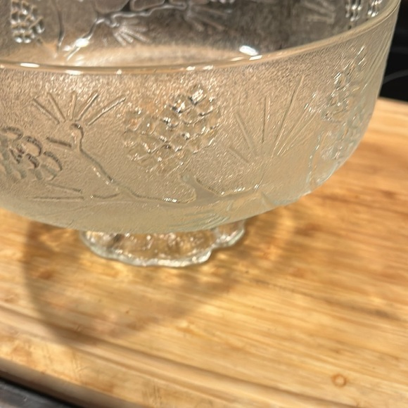 Vtg, Tiara Glass Ponderosa Pine Round Serving Bowl, Footed, 9.25" x 5.75" - Picture 5 of 7